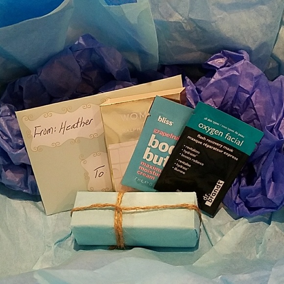 Poshmark Compliant Makeup, Fashion and Style - Picture 3 of 8